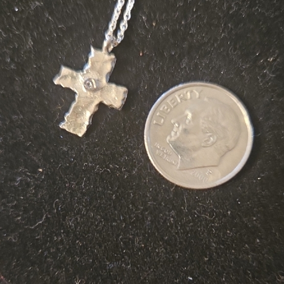 Elegant 925 Sterling Silver Cross Pendant Necklace - 18 Inches - Picture 3 of 3